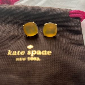 Kate Spade small square stud in yellow / gold